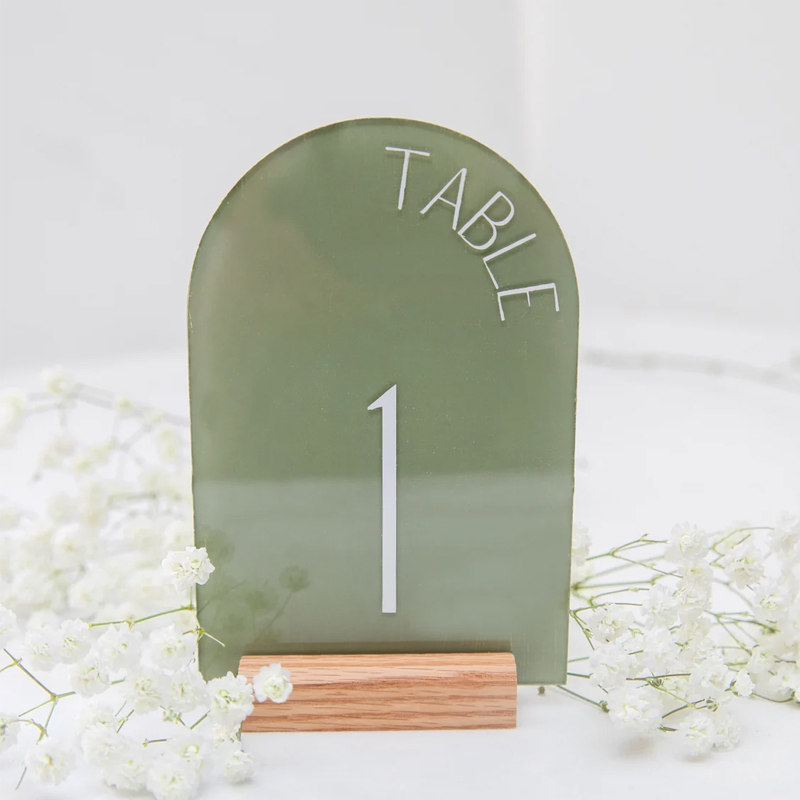 شخصية رسمت عودة الاكريليك الزف - مراجعة Table Number Gold وسعره
