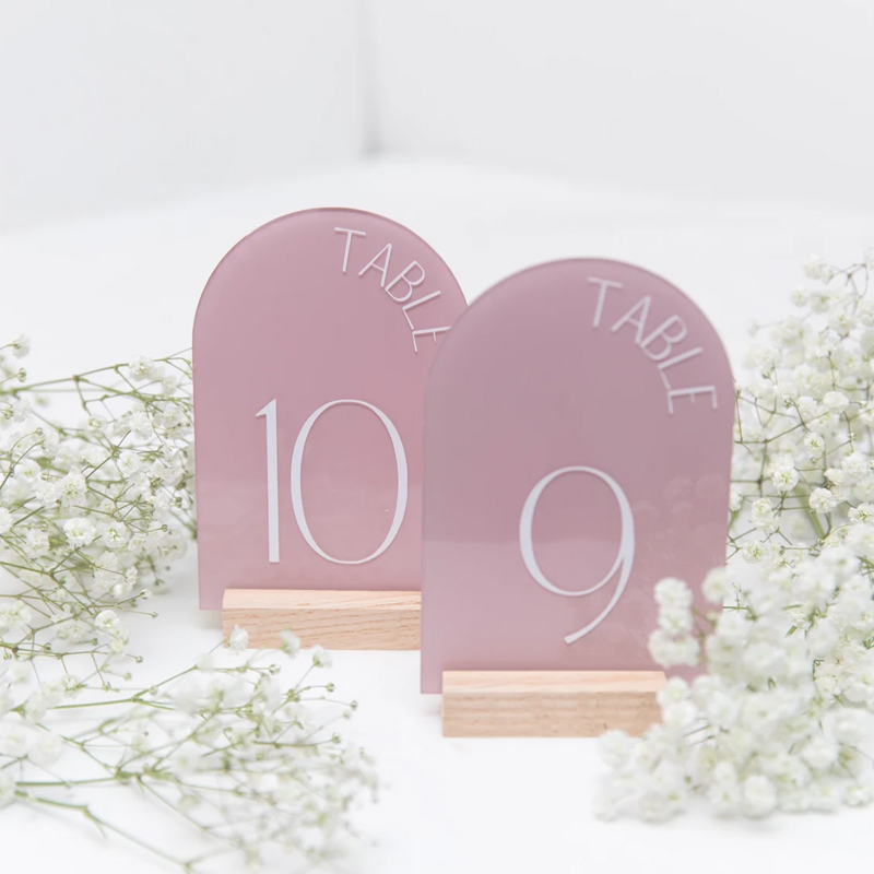 شخصية رسمت عودة الاكريليك الزف - مراجعة Table Number Gold وسعره