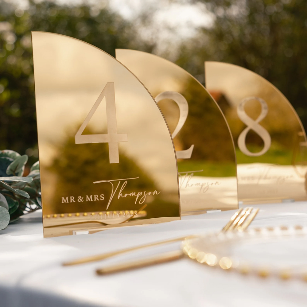 لافتة بار مخصصة للزفاف من الأك - مراجعة Table Number Gold وسعره