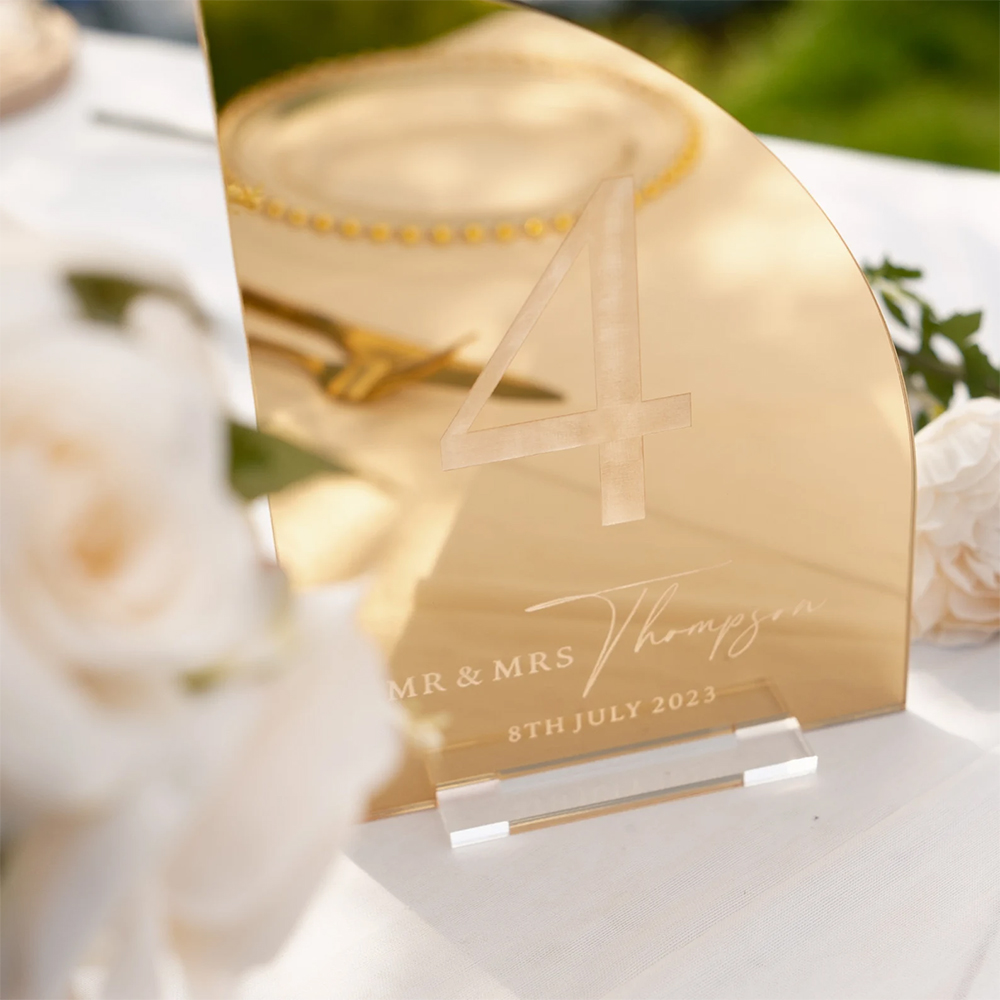 لافتة بار مخصصة للزفاف من الأك - مراجعة Table Number Gold وسعره
